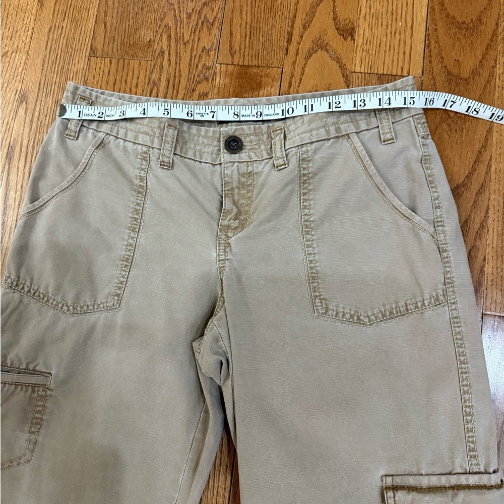 Eddie Bauer womans versatile tan cargo capris sz p4 washable pockets - Picture 3 of 7